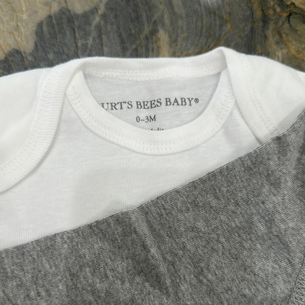 Burt’s Bees Cozy White and Gray Footie 4 piece set - Picture 4 of 8